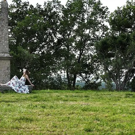 Il Giardino E La Dimora Di *